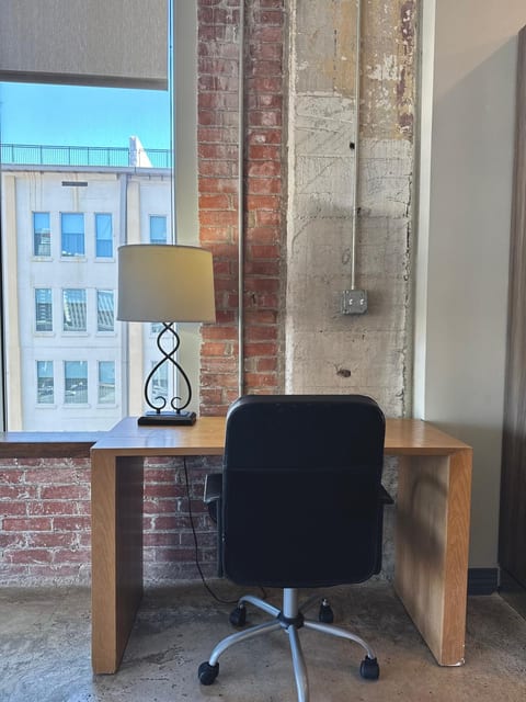 Gorgeous 2 BR | 3 Beds | 2 Bath & Free Valet Parking