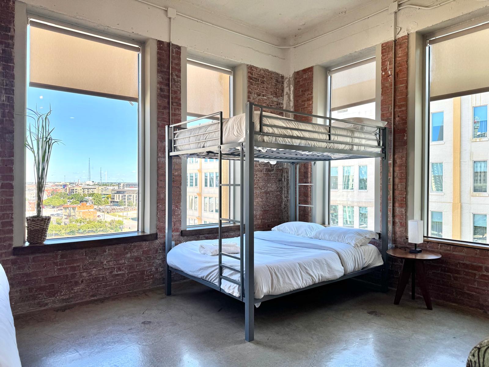 gorgeous-2-br-or-3-beds-or-2-bath-and-free-valet-parking/