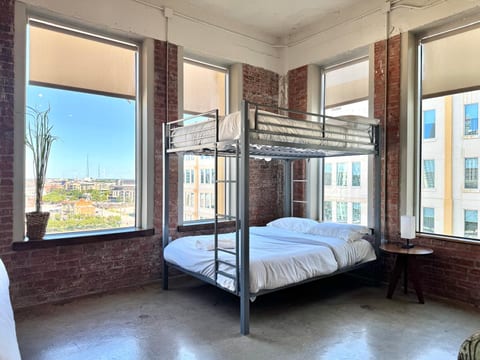 Gorgeous 2 BR | 3 Beds | 2 Bath & Free Valet Parking