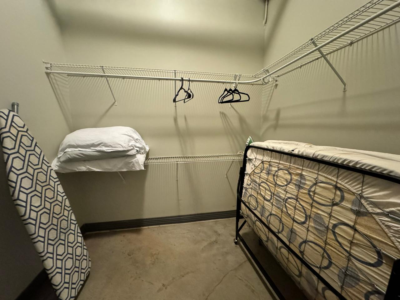 gorgeous-2-br-or-3-beds-or-2-bath-and-free-valet-parking/