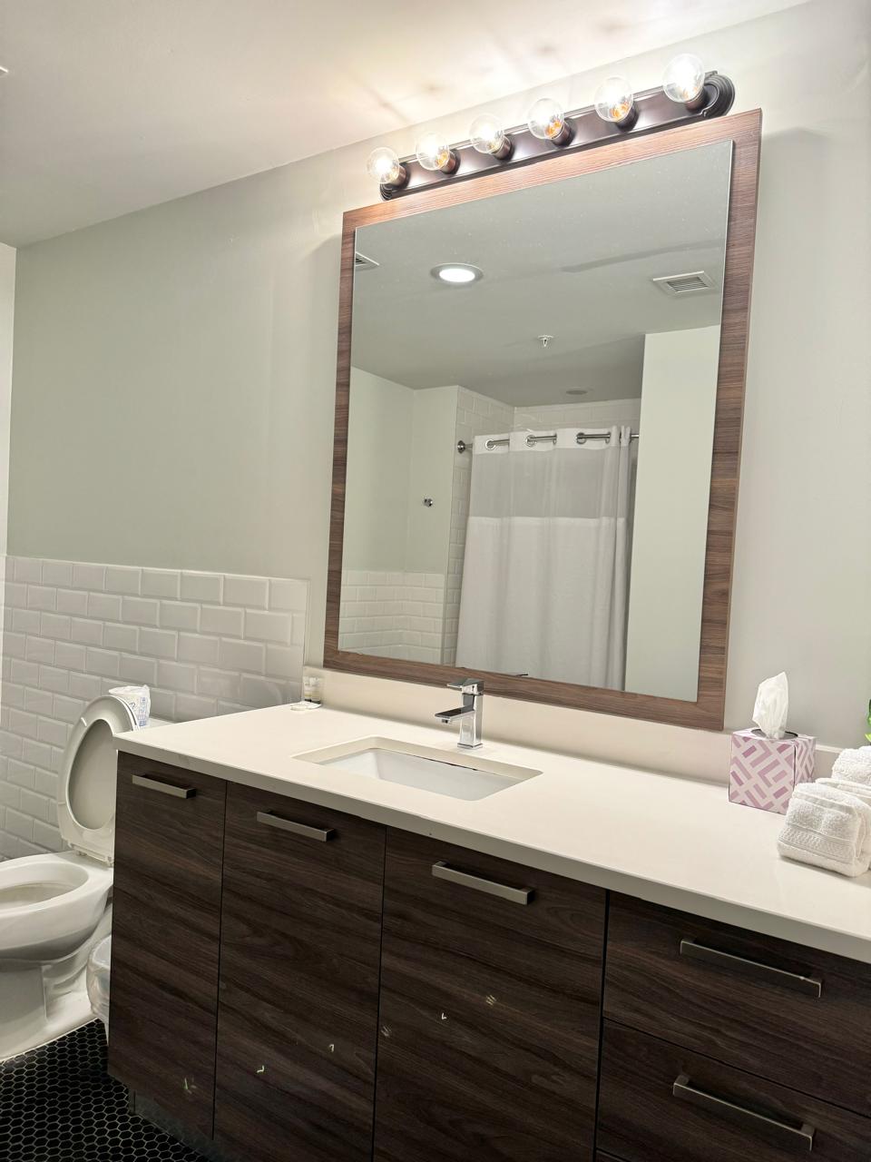 2-br-3-beds-or-2-bath-or-downtown-or-free-valet-parking-or/