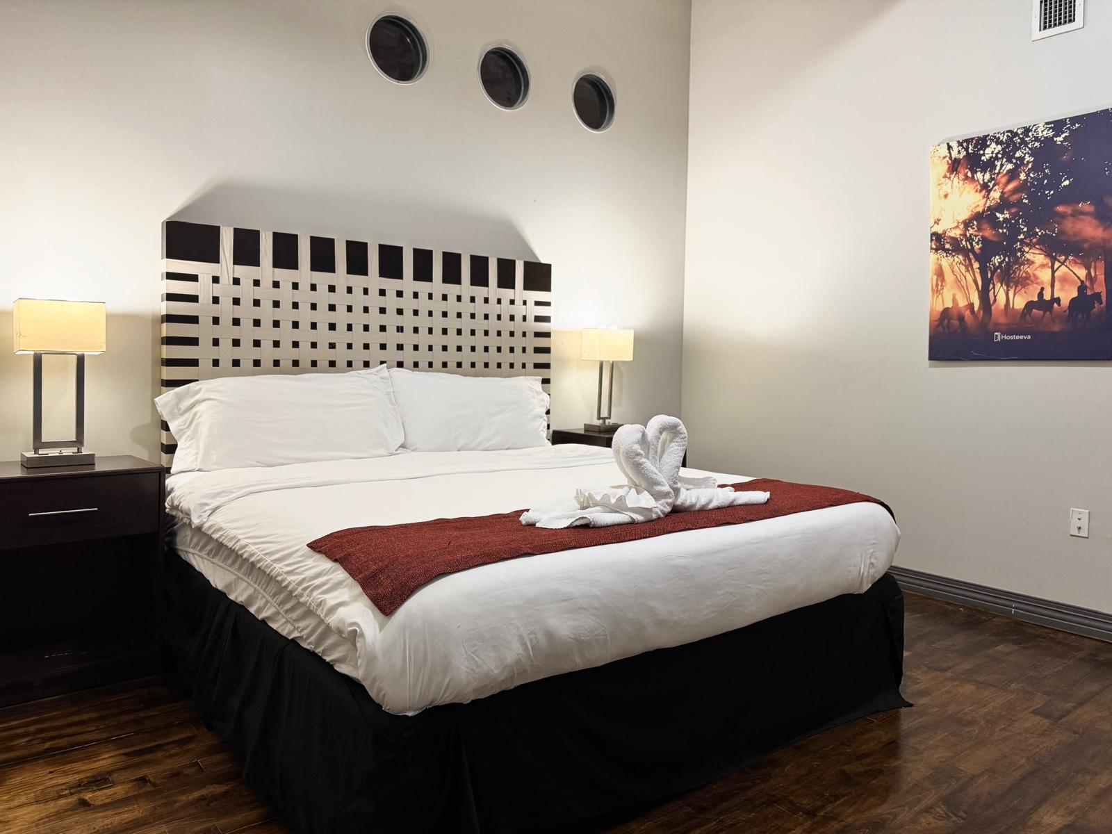 2-br-3-beds-or-2-bath-or-downtown-or-free-valet-parking-or/