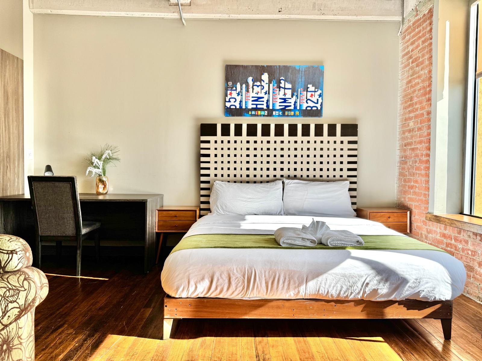 2-br-3-beds-or-2-bath-or-downtown-or-free-valet-parking-or/