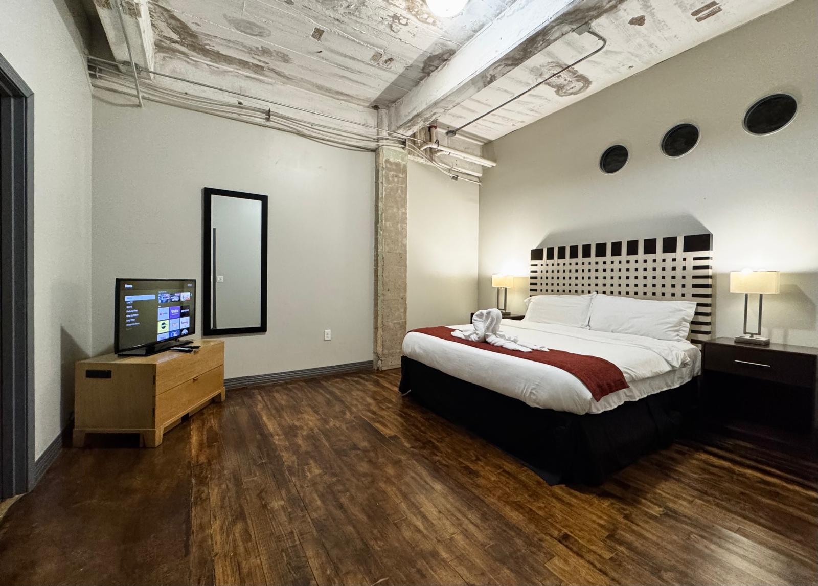 2-br-3-beds-or-2-bath-or-downtown-or-free-valet-parking-or/