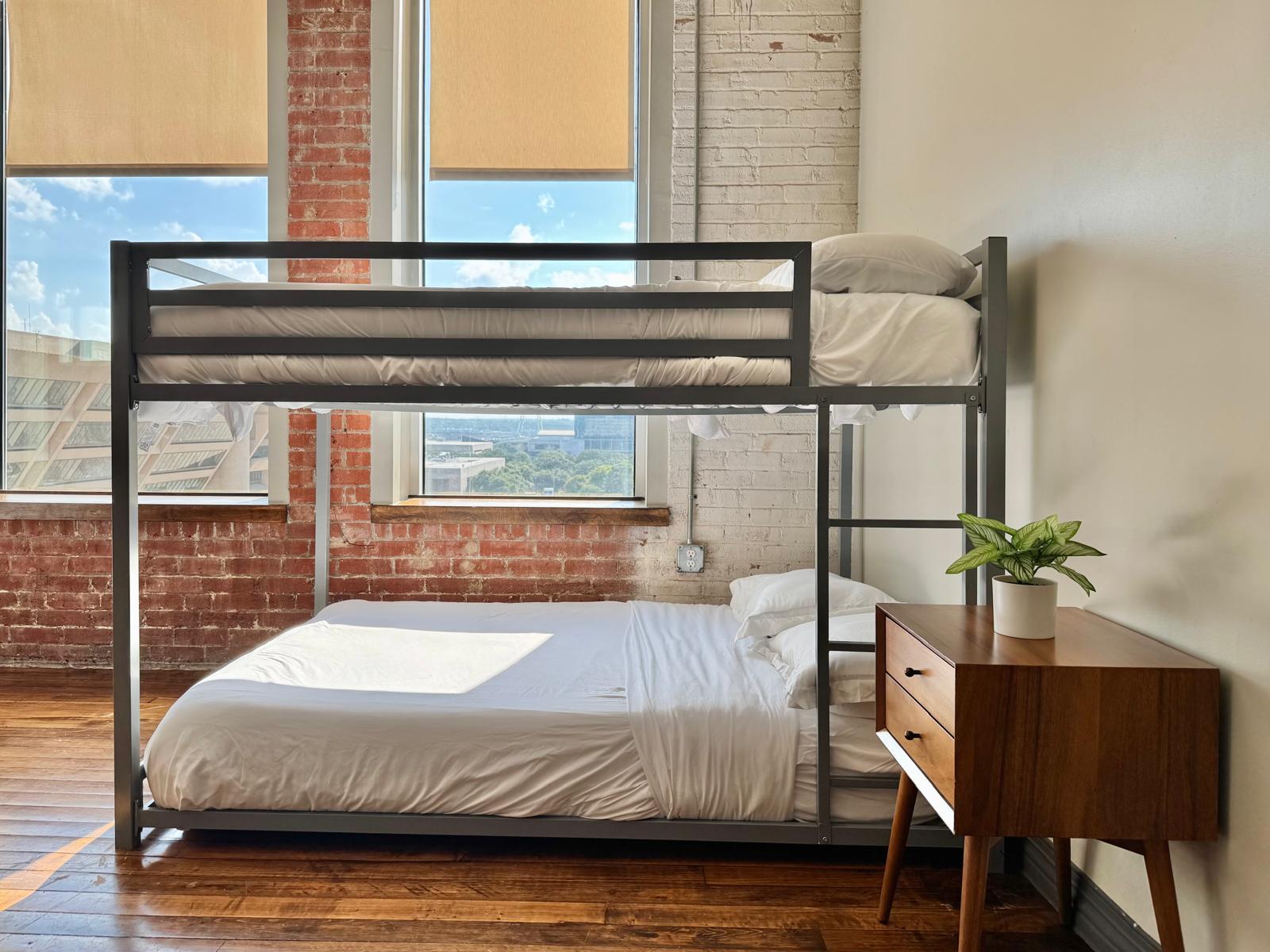 2-br-3-beds-or-2-bath-or-downtown-or-free-valet-parking-or/