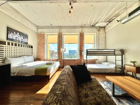 2 BR - 3 Beds | 2 Bath | Downtown | Free Valet Parking |