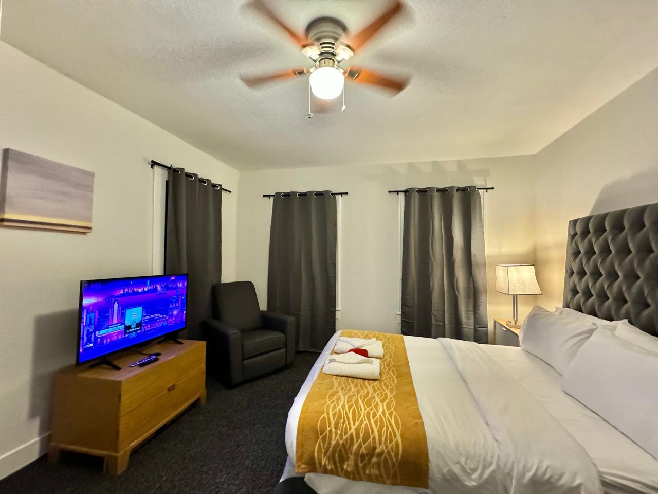 charming-family-home-near-downtown-and-zoo-or-4-br-2bt/