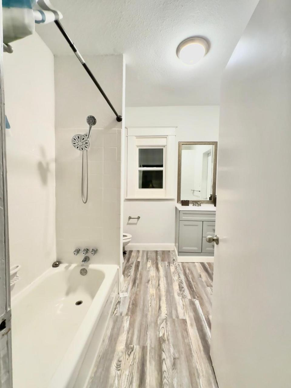 charming-family-home-near-downtown-and-zoo-or-4-br-2bt/