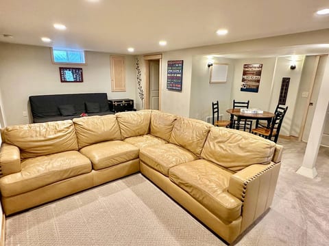 5 Bedroom, Views, Gameroom, Lakefront