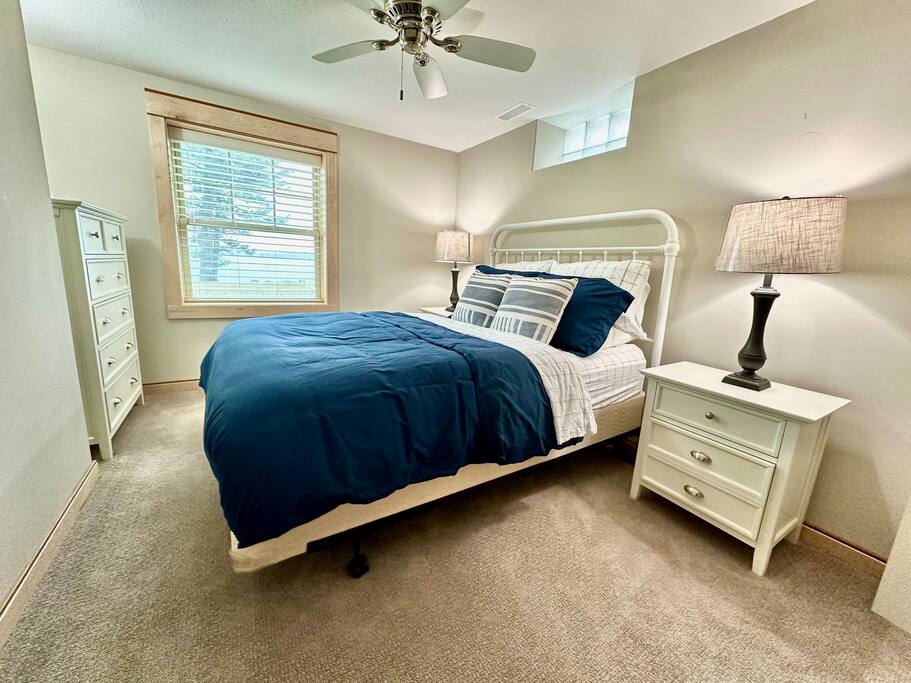 5 Bedroom, Views, Gameroom, Lakefront