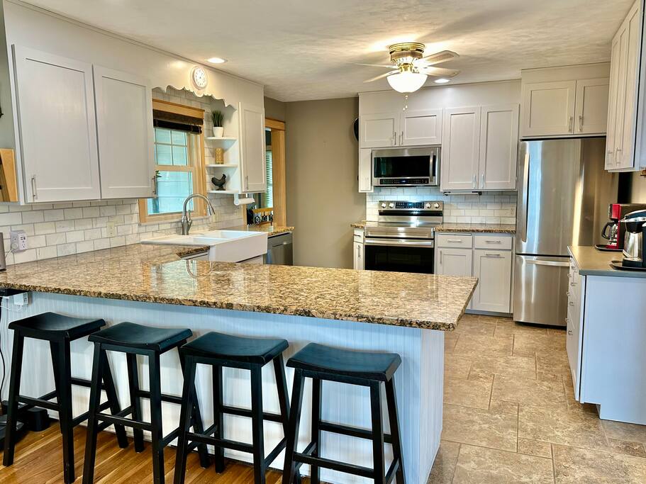5 Bedroom, Views, Gameroom, Lakefront