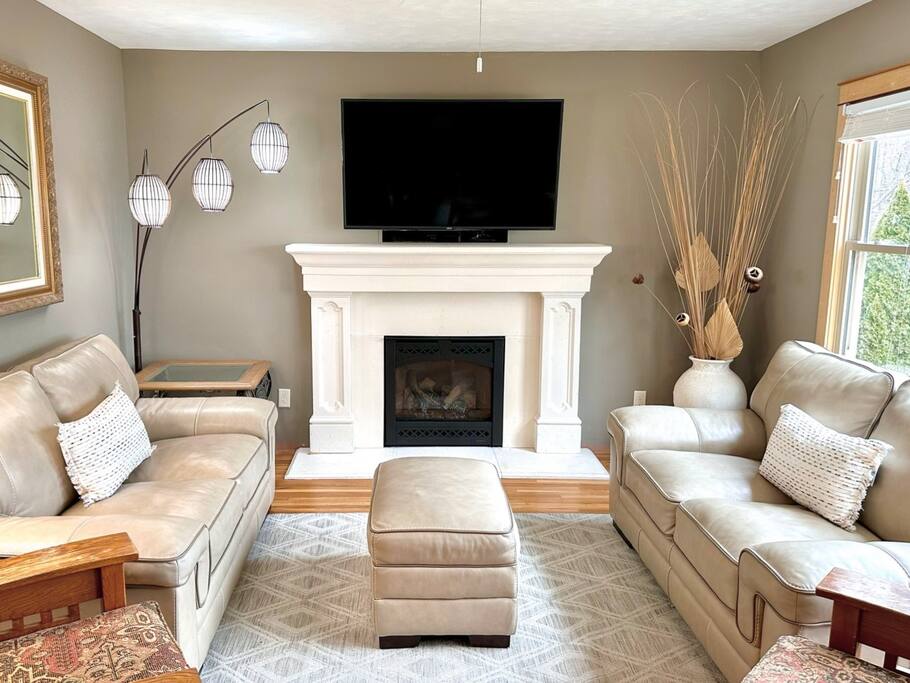 5 Bedroom, Views, Gameroom, Lakefront