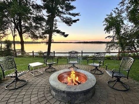 5 Bedroom, Views, Gameroom, Lakefront