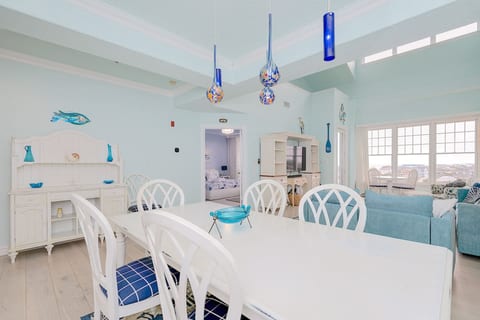 4BR Waterfront Penthouse | Pool & Views