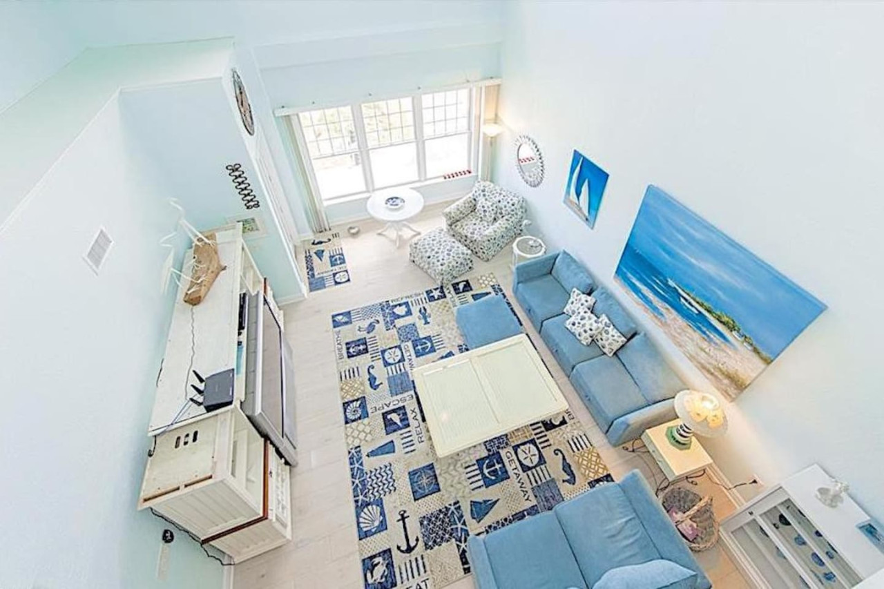 penthouse-by-the-seahuge-home-w-amazing-views/