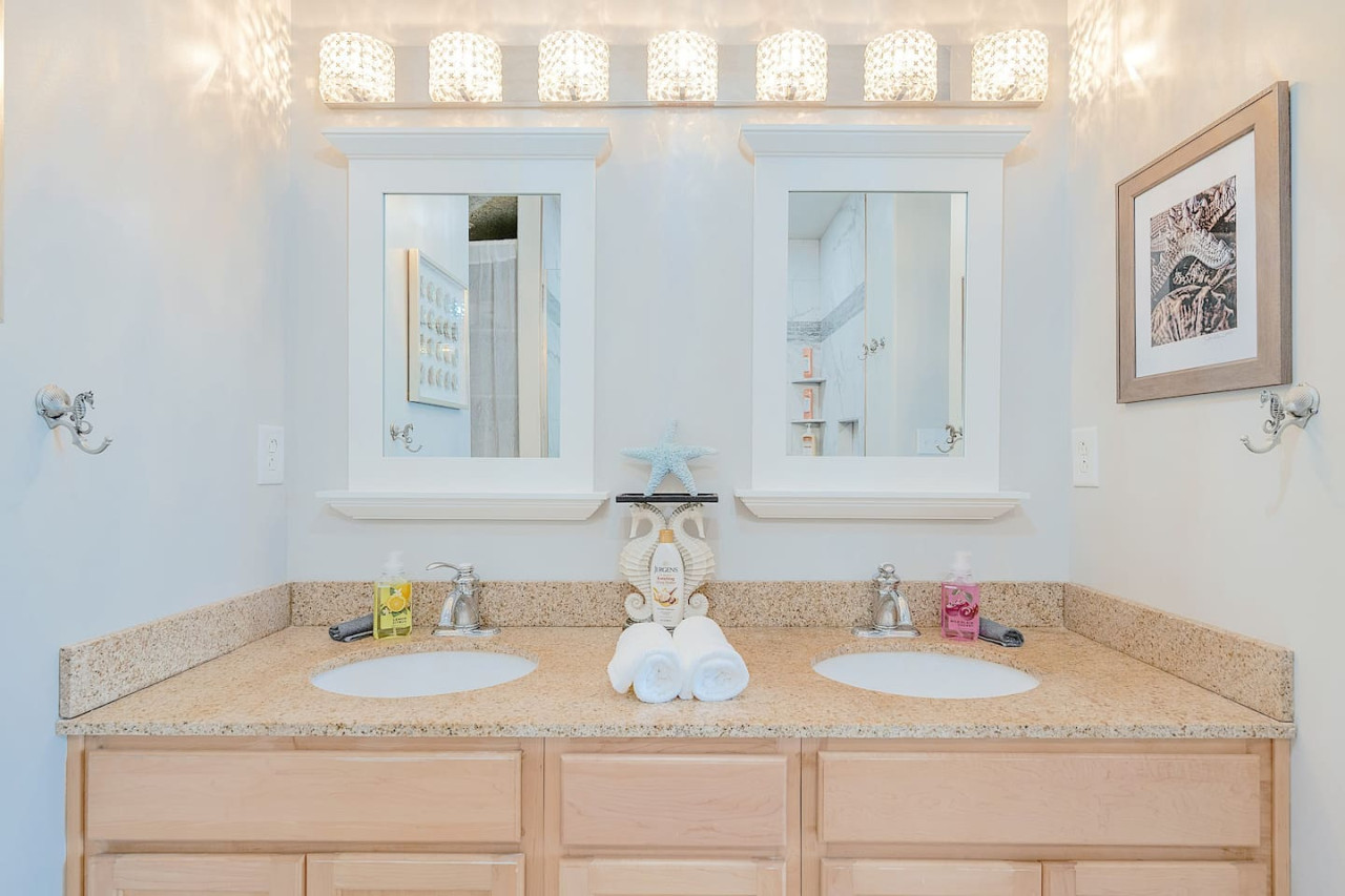 Penthouse By The Sea Huge Home w/ Amazing Views - Virginia Beach