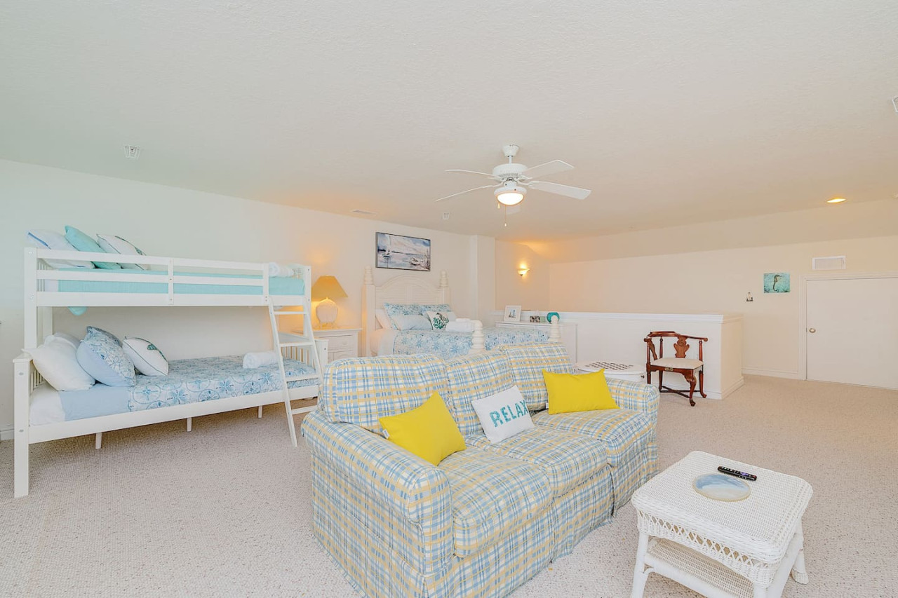 Penthouse By The Sea Huge Home w/ Amazing Views - Virginia Beach