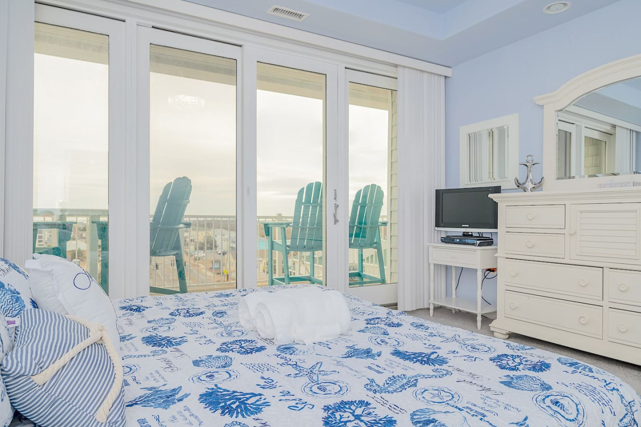 Penthouse By The Sea Huge Home w/ Amazing Views - Virginia Beach