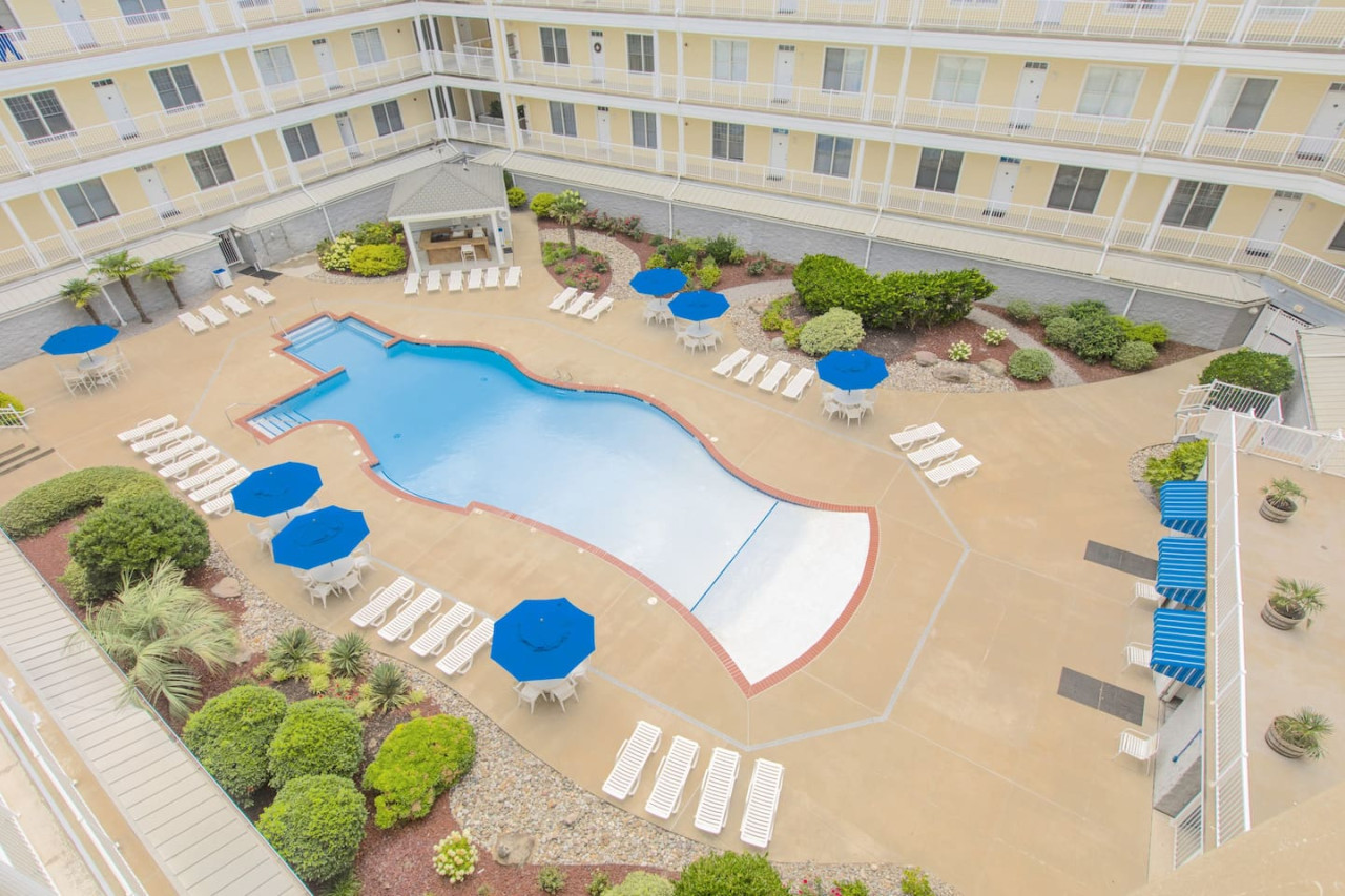 Penthouse By The Sea Huge Home w/ Amazing Views - Virginia Beach