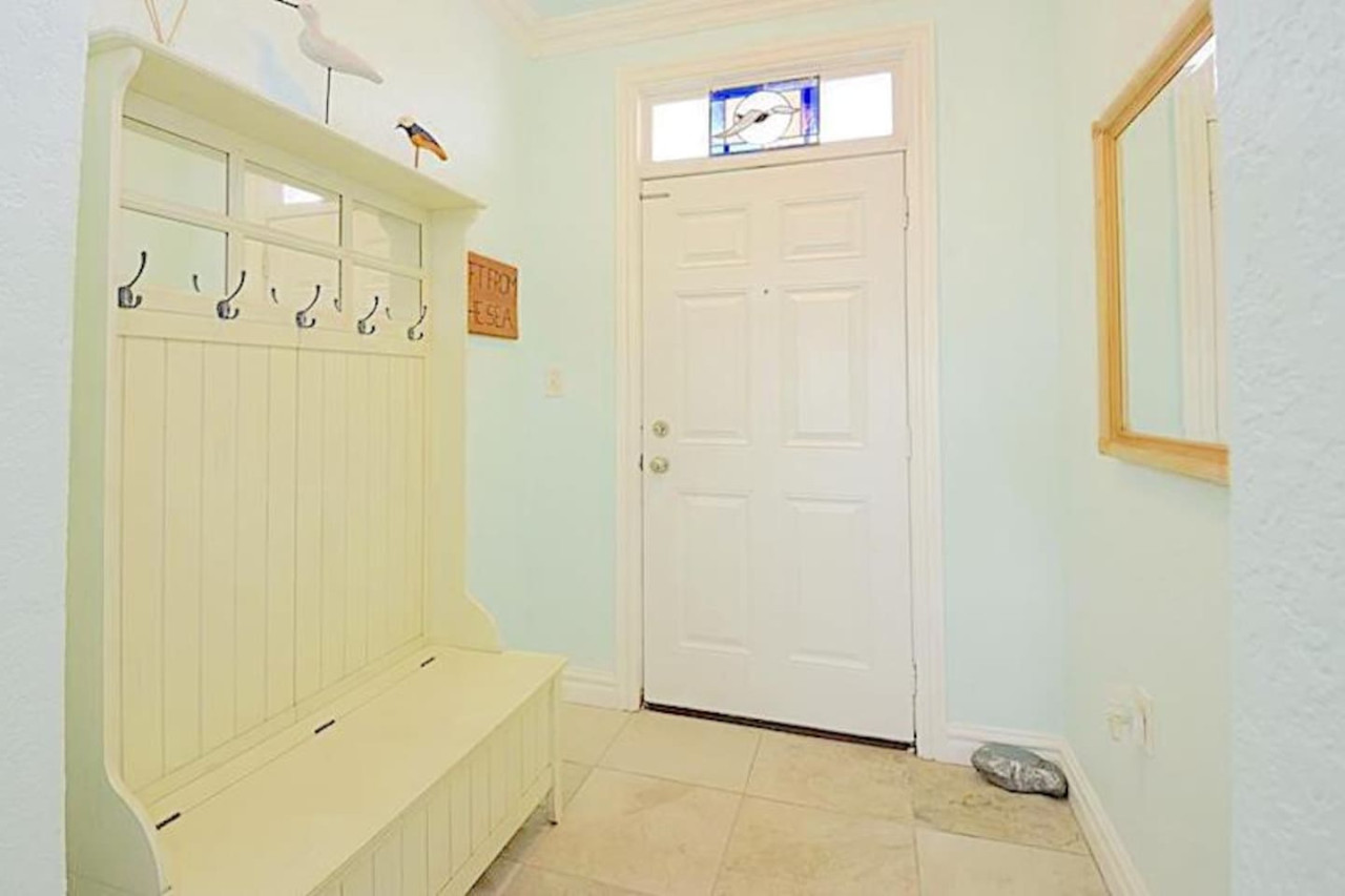 penthouse-by-the-seahuge-home-w-amazing-views/