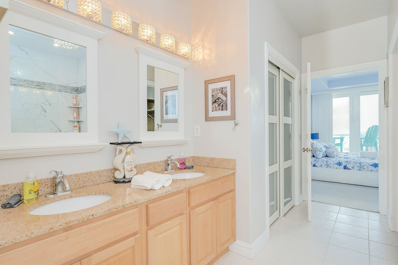 Penthouse By The Sea Huge Home w/ Amazing Views - Virginia Beach