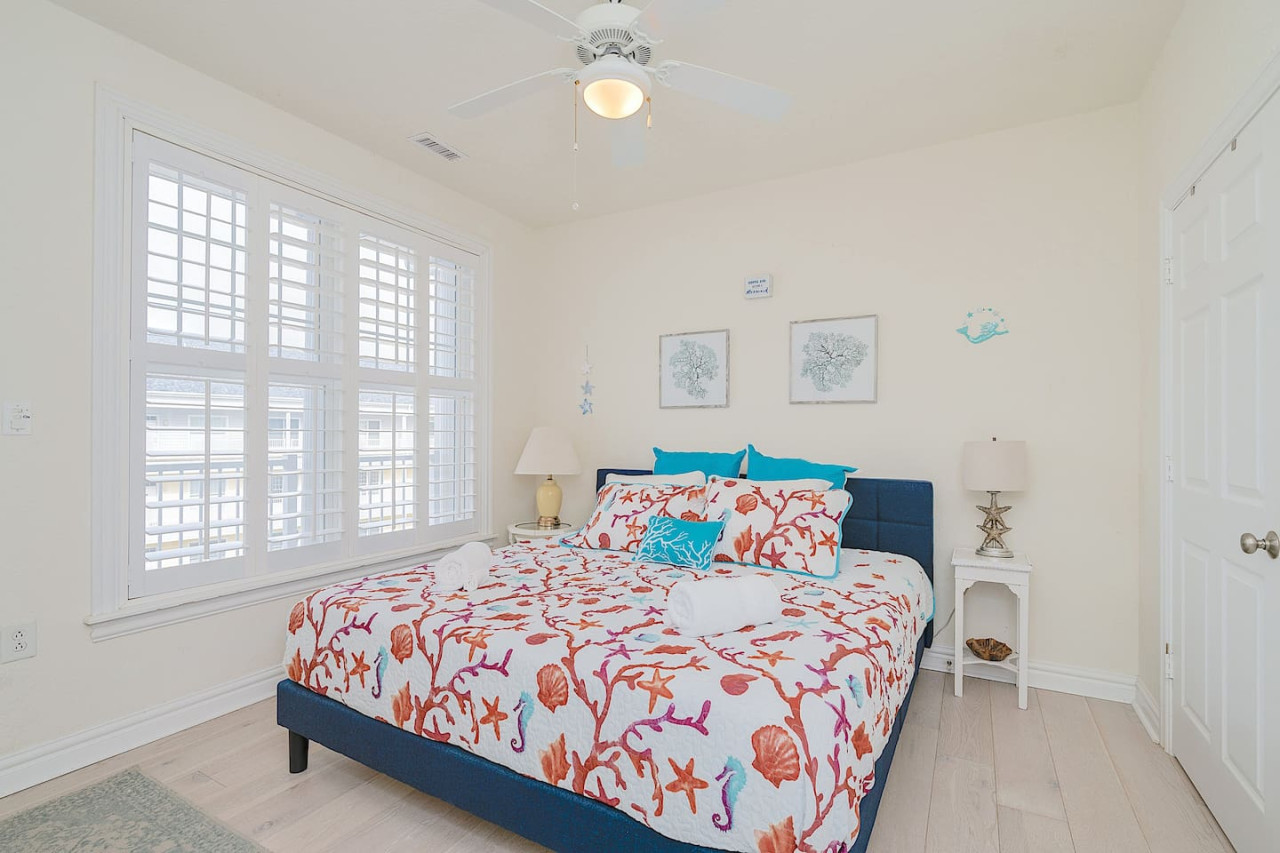 Penthouse By The Sea Huge Home w/ Amazing Views - Virginia Beach