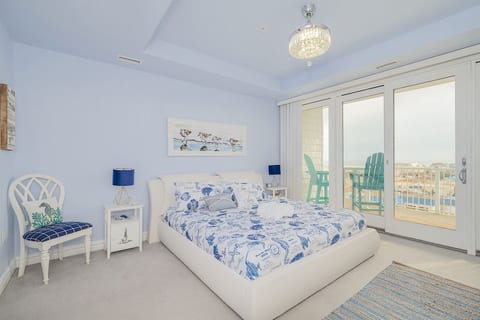 4BR Waterfront Penthouse | Pool & Views