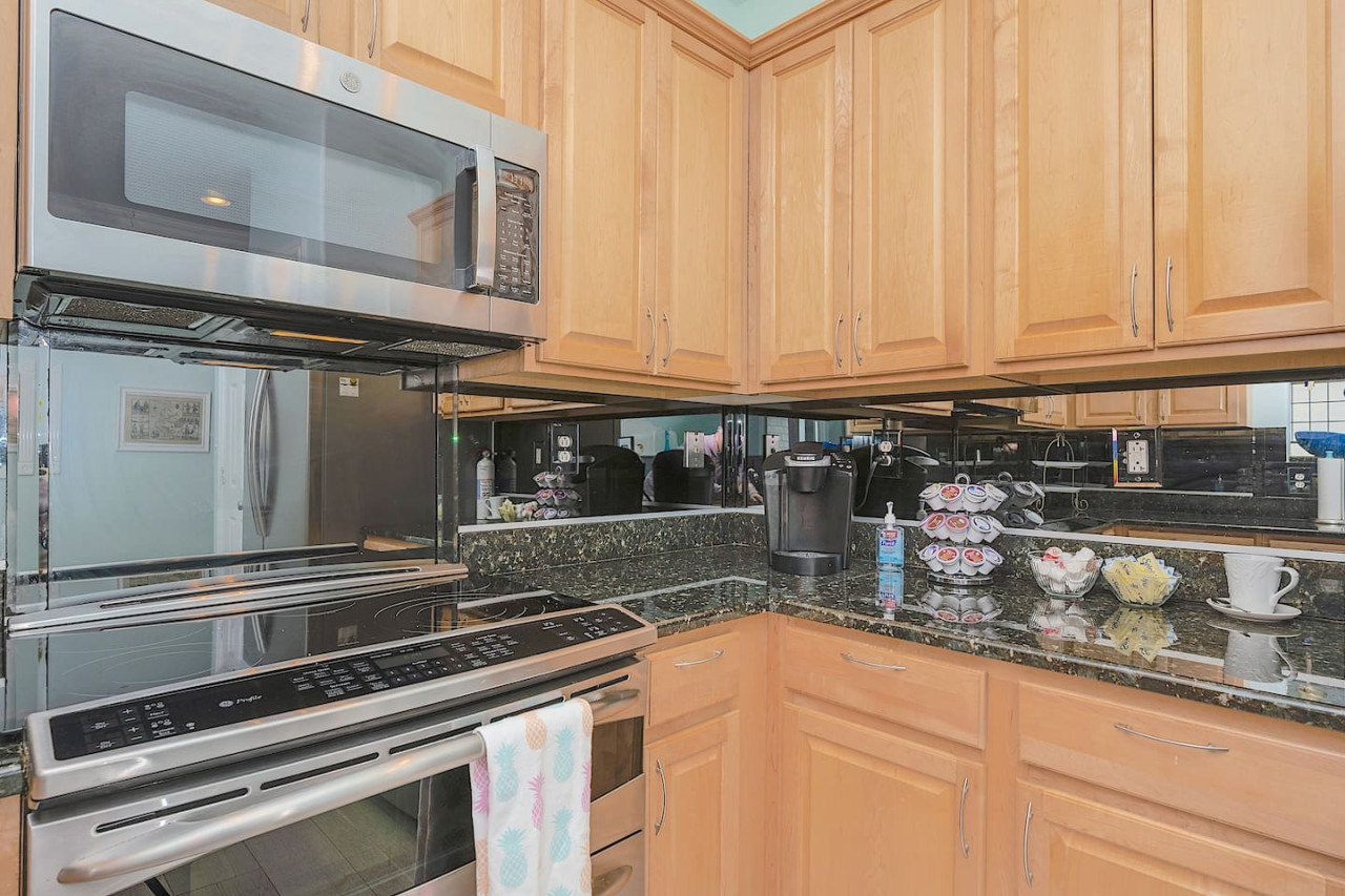 Penthouse By The Sea Huge Home w/ Amazing Views - Virginia Beach