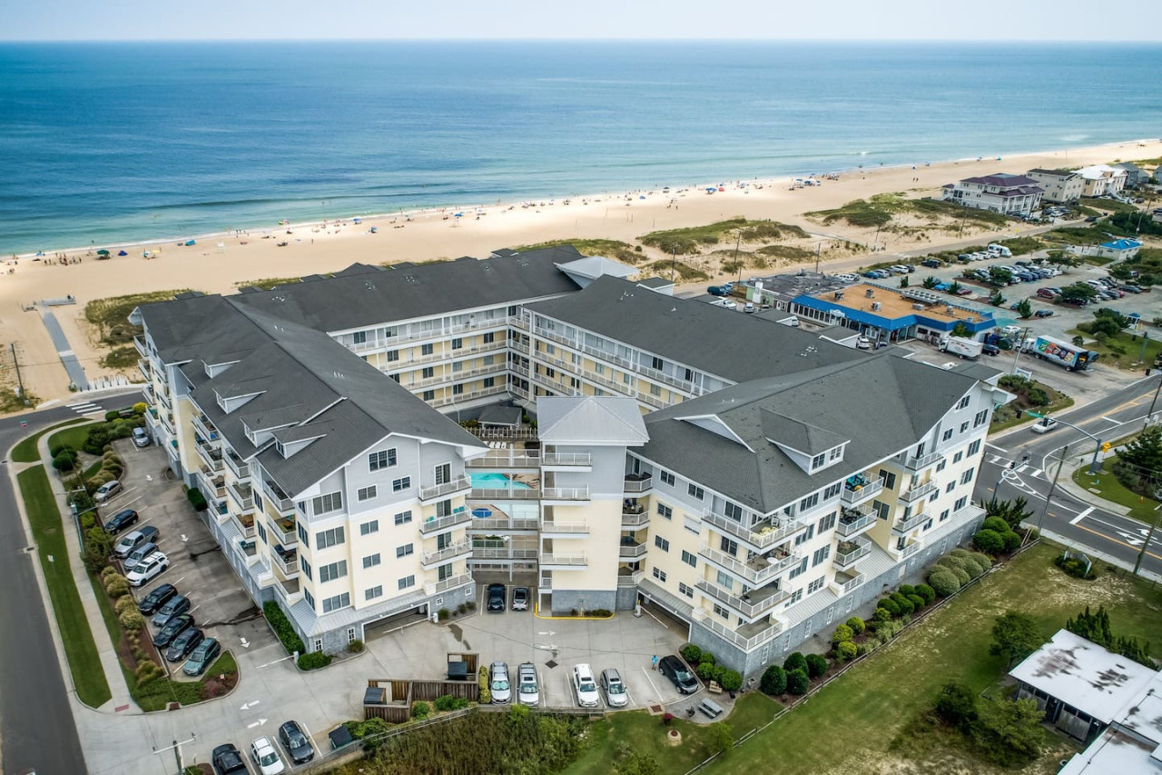 Penthouse By The Sea Huge Home w/ Amazing Views - Virginia Beach