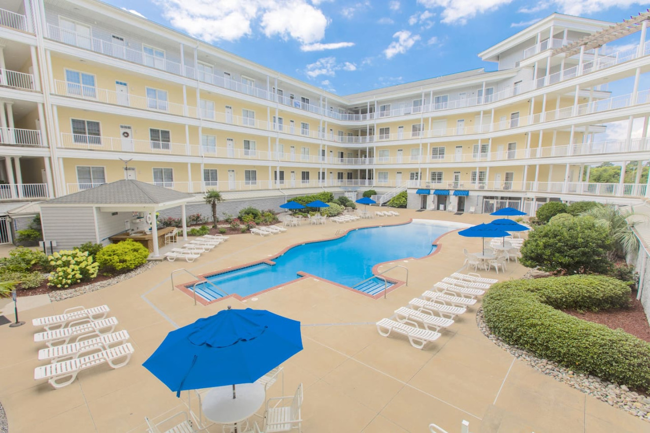 Penthouse By The Sea Huge Home w/ Amazing Views - Virginia Beach