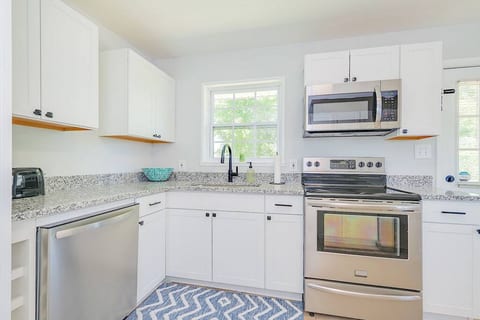 Buckroe Bungalow · #Buckroe Bungalow ~Escape to the Beach 2mins Away!
