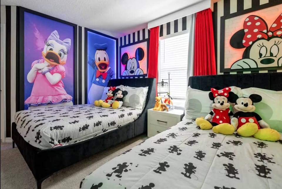 Sleeps 28 | Game & Themed Rooms | Heated Pool - Davenport
