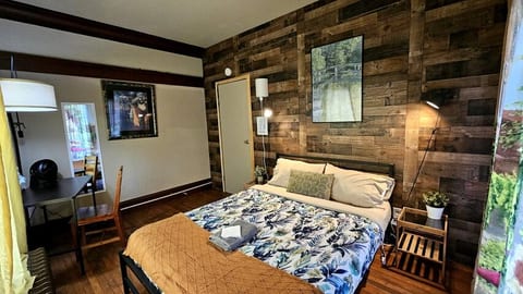 13 Bedroom House in the U-District