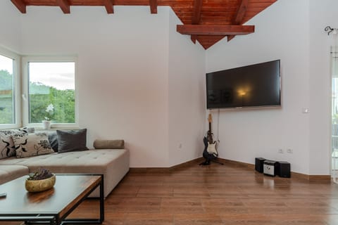 House Lucic - Unit 376240-13