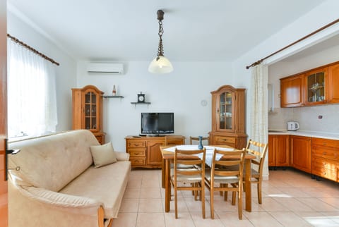 Apartment Basic Mario - Unit 376290-13