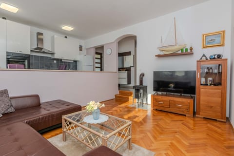 House Suric - Unit 376348-13