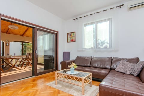 House Suric - Unit 376348-13