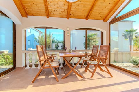 House Suric - Unit 376348-13