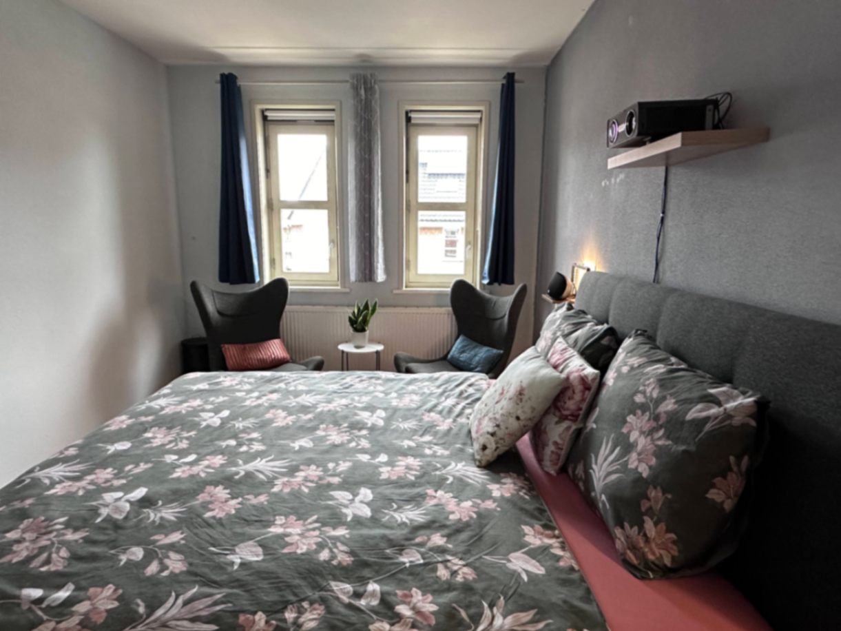 room-in-lelystad-center-40-mins-train-to-amsterdam/