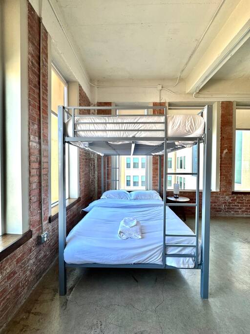 earthy-style-2-br-or-3-beds-or-2-bath-or-free-valet-p/