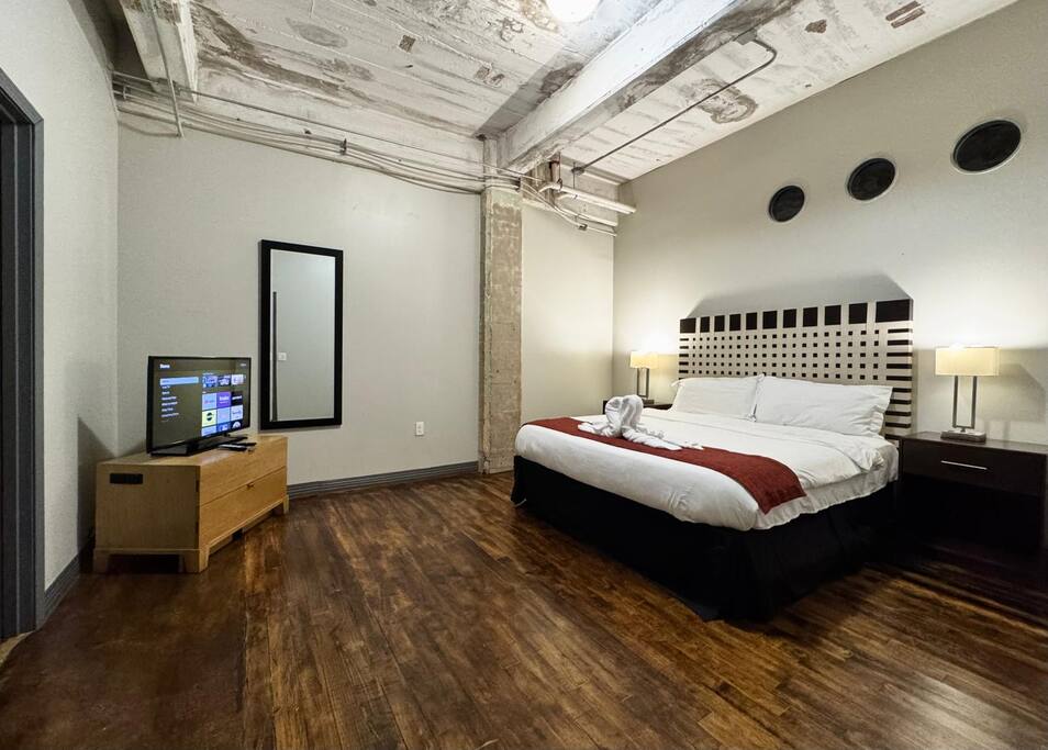 2-br-or-2-bath-or-downtown-or-free-valet-parking-or-7/