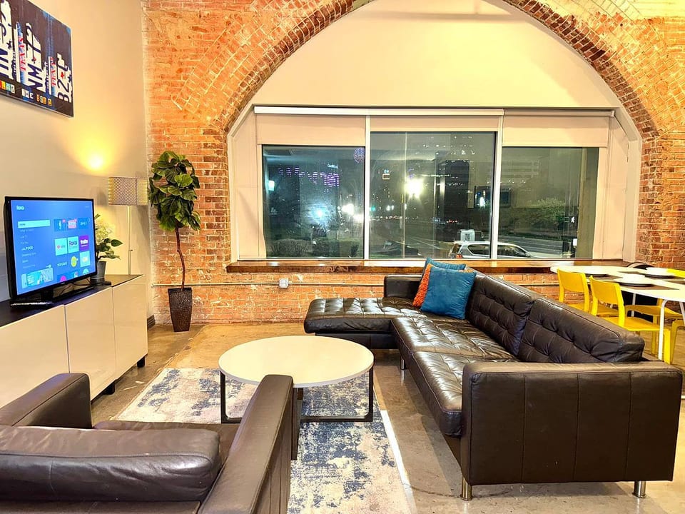 2 BR & 2 Full Bath | Downtown | Free Valet Parking - Dallas