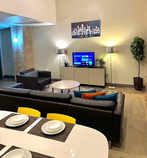 2 BR & 2 Full Bath | Downtown | Free Valet Parking
