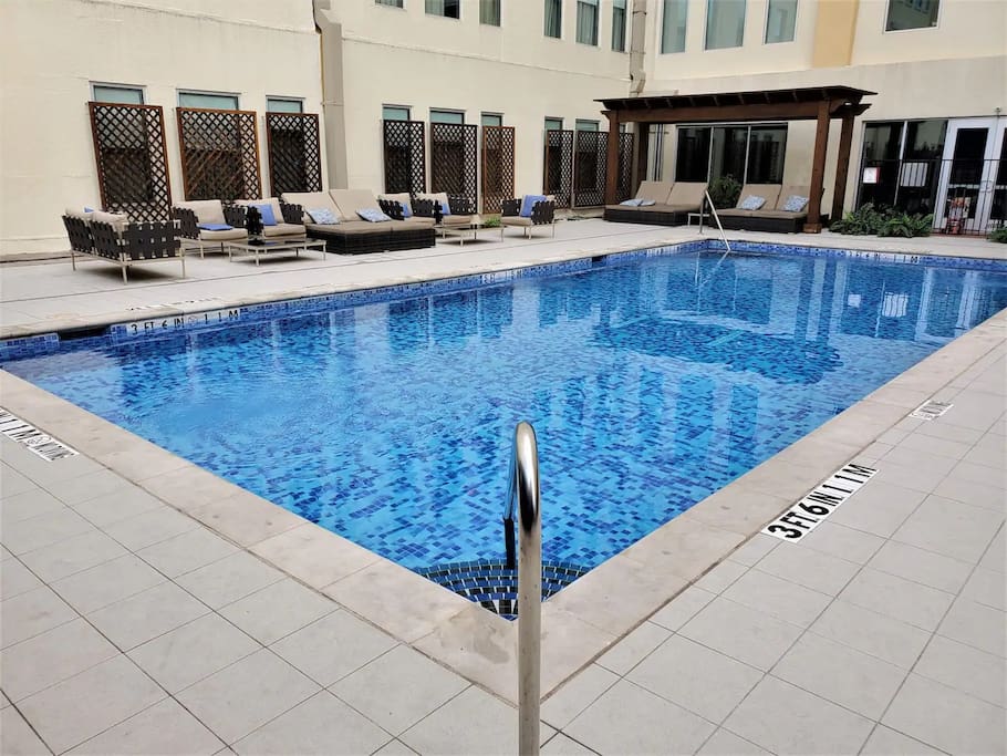 1br-or-3-beds-or-dt-views-or-free-valet-parking/