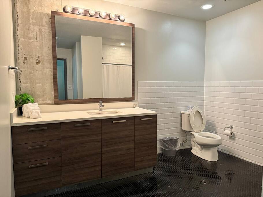 1br-or-3-beds-or-dt-views-or-free-valet-parking/