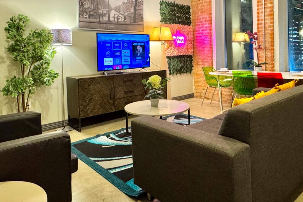 2-br-or-2-bath-or-downtown-or-free-valet-parking-or/