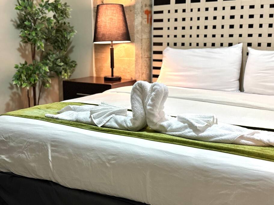 2-br-or-2-bath-or-downtown-or-free-valet-parking-or/