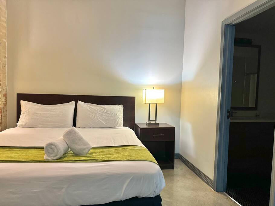 2-br-or-2-bath-or-downtown-or-free-valet-parking-or-5/