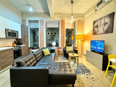 2 BR | 2 Bath | Downtown | Free Valet Parking | 5