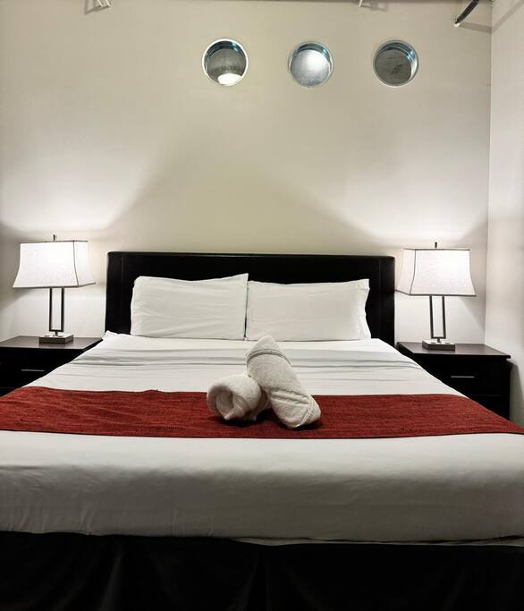 spacious-1br-or-3-king-beds-or-free-valet-parking/